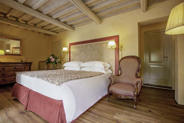 Tuscan estate and spa, apartments in a tiny village near Arezzo, sleeps