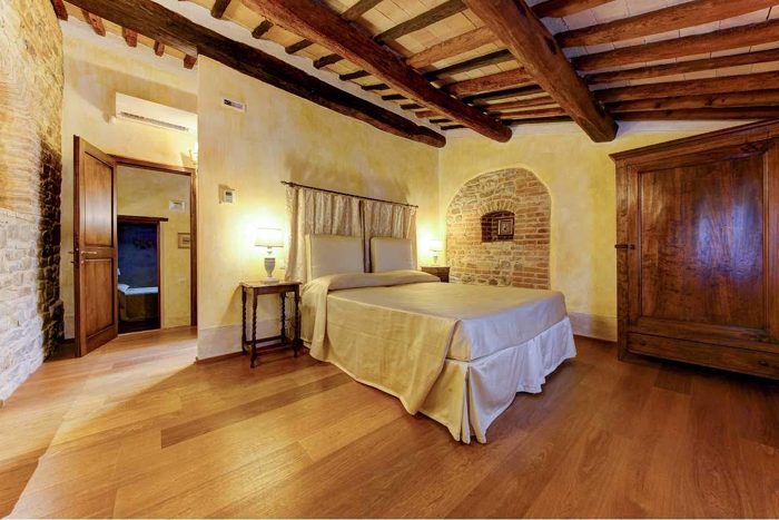 Villa Ella is a stylish villa close to Siena, sleeps 24+2