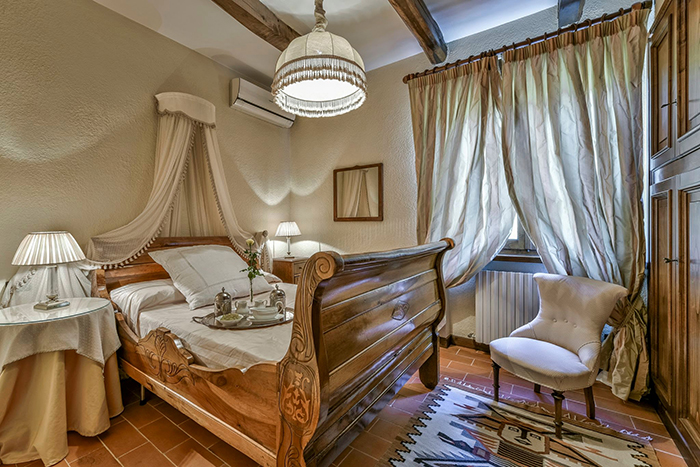 Villa Pietrasanta, a stylish villa near the Tuscan coast, sleeps 7